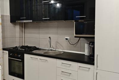 Apartament cu 2 camere decomandat în Hala Centrală