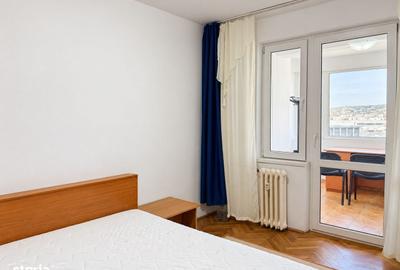Apartament cu 4 camere decomandat în Nufărul