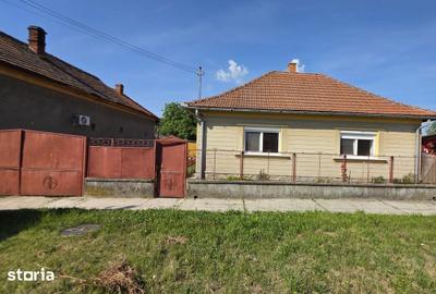 Casă cu 3 camere semidecomandat cu Teren 1807 Mp în Diosig - 4