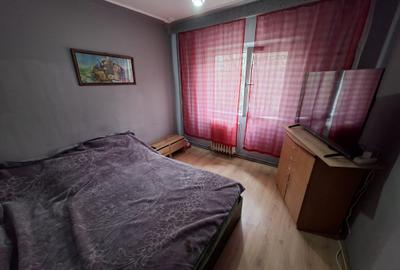 Apartament cu 3 camere decomandat, mobilat în Galata