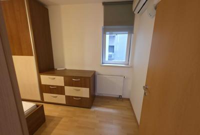 Apartament cu 3 camere semidecomandat în Titan