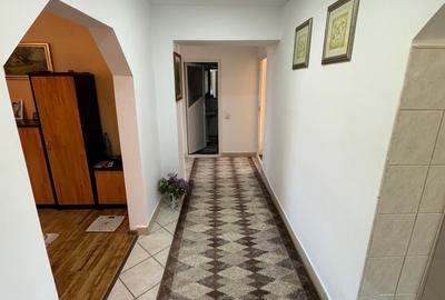Apartament cu 3 camere decomandat în Bucov - 2