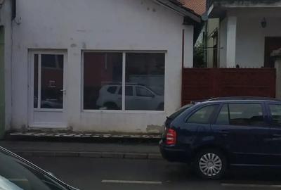 Casă cu 5 camere cu Teren 196 Mp în Central - 1