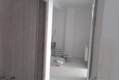 Apartament cu 3 camere decomandat în Florești