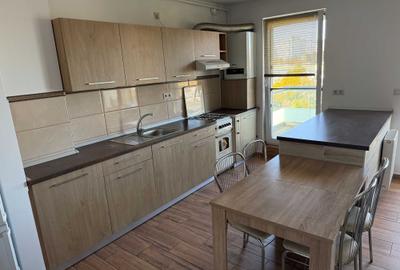 Apartament cu 3 camere semidecomandat în Exterior Vest