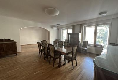 Apartament cu 7 camere decomandat în Aviatorilor