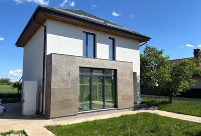 Casă cu 4 camere în Dragomirești-Deal