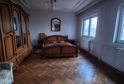 Casă cu 4 camere în Limpeziș