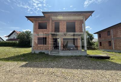 Casă individuală cu 4 camere cu Canalizare în Central - 2