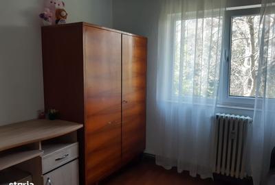 Apartament cu 2 camere decomandat în Podul de Fier