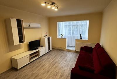 Apartament cu 2 camere semidecomandat în Craiovița Nouă