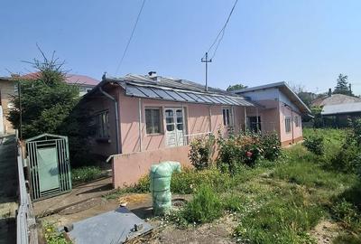 Casă cu 3 camere cu Teren 370 Mp în Central - 1
