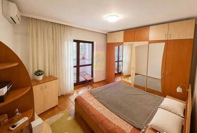 Apartament cu 3 camere decomandat în Decebal