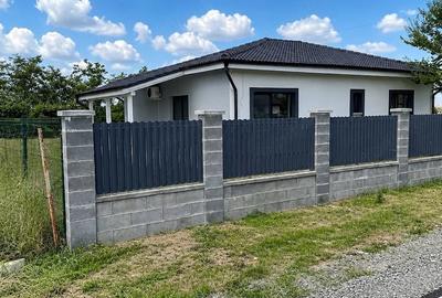 Casă cu Teren 1400 Mp în Moșnița Nouă