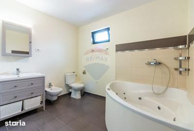 Casă cu 5 camere cu Teren 507 Mp în Central