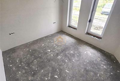 Casă cu 4 camere cu Teren 714 Mp în Burdea