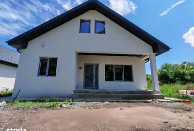 Casă cu 3 camere cu Teren 200 Mp în Valu lui Traian