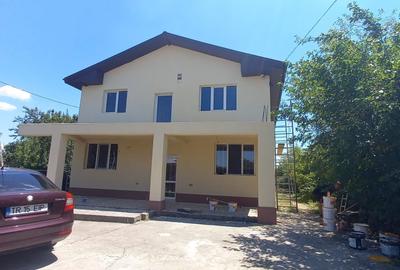 Casă cu 3 camere cu Teren 867 Mp în Central