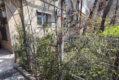 Apartament cu 3 camere decomandat în Tei