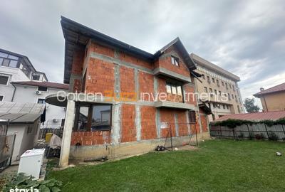 Casă cu Teren 850 Mp în Central