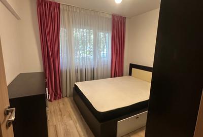 Apartament cu 3 camere decomandat în Drumul Taberei
