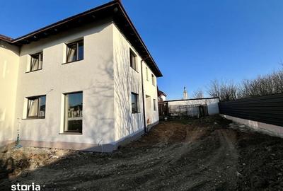 Casă cu 4 camere cu Teren 390 Mp în Șura Mare