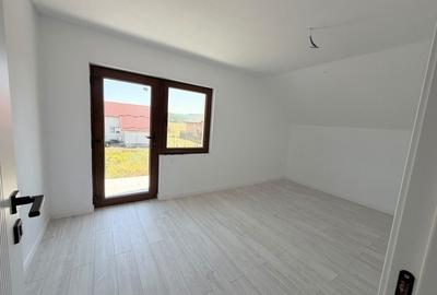 Casă cu 4 camere în Central - 2