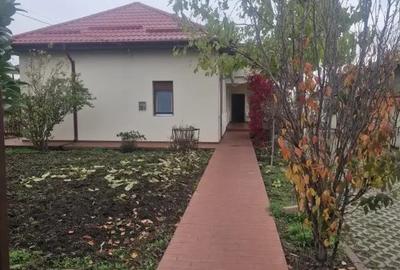 Casă cu 7 camere cu Teren 7250 Mp în Central - 5