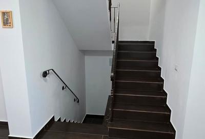 Casă cu 6 camere cu Teren 231 Mp în Obor