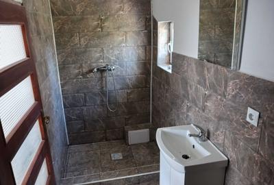 Casă cu 2 camere în Central