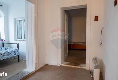 Casă cu 3 camere cu Teren 1045 Mp în Corbii Mari