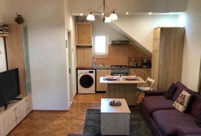 Apartament cu 2 camere decomandat în Victoriei