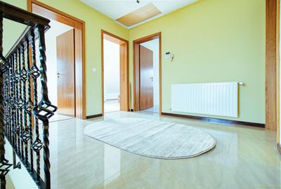Casă individuală cu 5 camere decomandat cu Canalizare în Stupini - 72