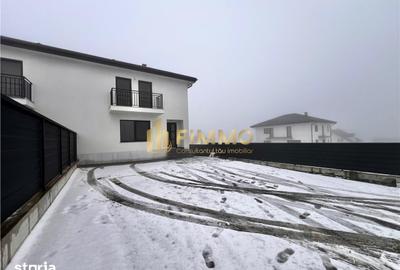 Casă cu 4 camere cu Canalizare în Ipotești