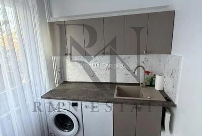Apartament cu 3 camere decomandat în Titan