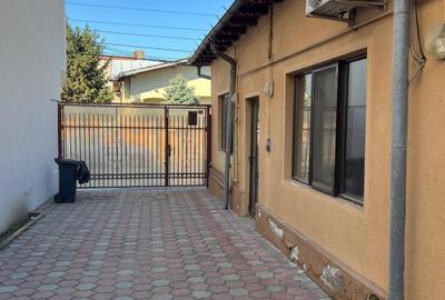 Casă individuală cu 3 camere cu Teren 135 Mp în Central - 1