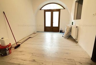Apartament cu 3 camere semidecomandat în P-ța Unirii - 1
