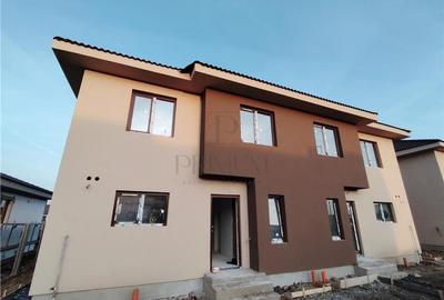Duplex cu 5 camere cu Canalizare în Moșnița Veche - 1