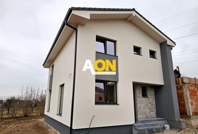 Casă individuală cu 4 camere cu Canalizare în Cetate - 1