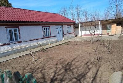 Casă cu 5 camere cu Teren 2200 Mp în Zăvoaia