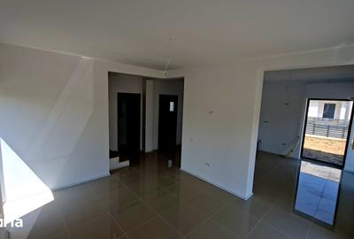 Casă cu 4 camere cu Teren 495 Mp în Budeasa - 1