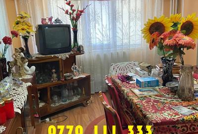 Apartament cu 3 camere decomandat în Buzaului