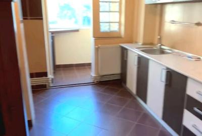 Apartament cu 2 camere decomandat în Radu Negru
