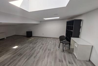 Birou, de 30 mp, în Lipovei