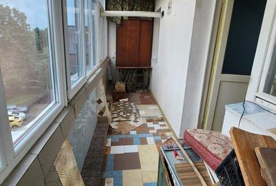 Apartament cu 3 camere decomandat în Narcisa