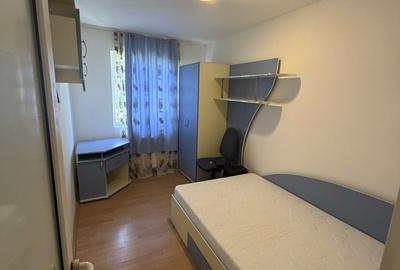 Apartament cu 3 camere semidecomandat, mobilat în Nufărul
