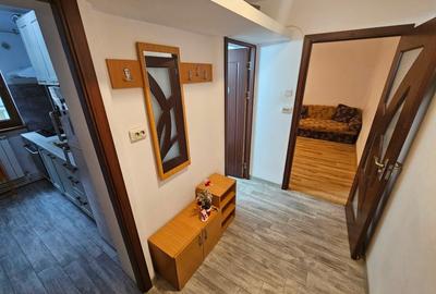 Apartament cu 2 camere semidecomandat, mobilat în Casa de Cultură