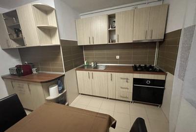 Apartament cu 2 camere decomandat, mobilat în Bucovina
