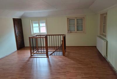 Casă cu 2 camere în Central