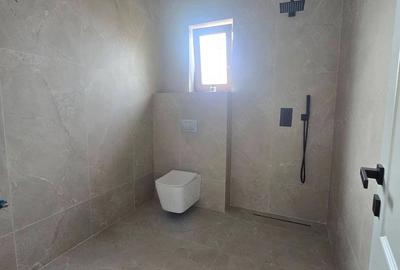 Casă cu 5 camere cu Teren 444 Mp în Dobroești